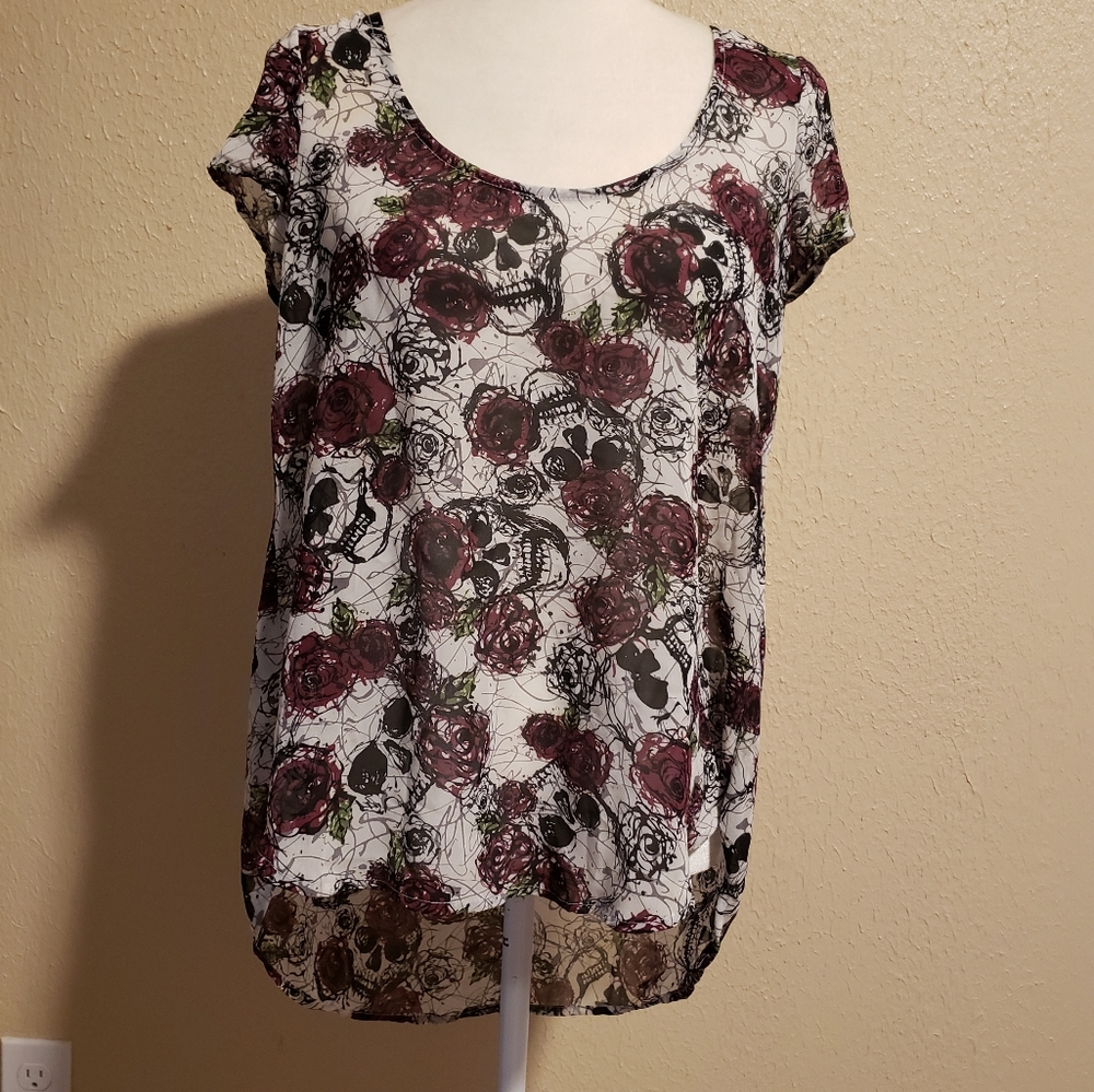 Hot Topic Hi low Chiffon Skull & Rose Top Size‎ XS